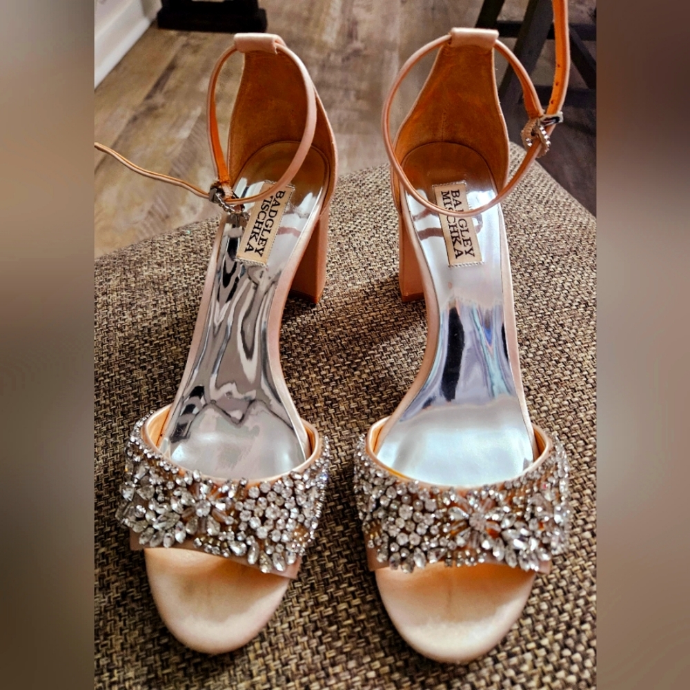 Size 8 Badgley Mischka dress shoes. Color Seashell $225 worn 1 x